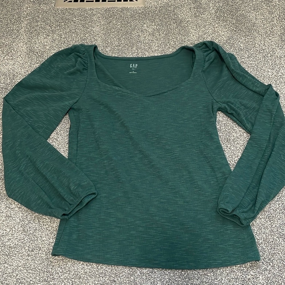 GAP Puff Sleeve Ribbed Sweetheart Top